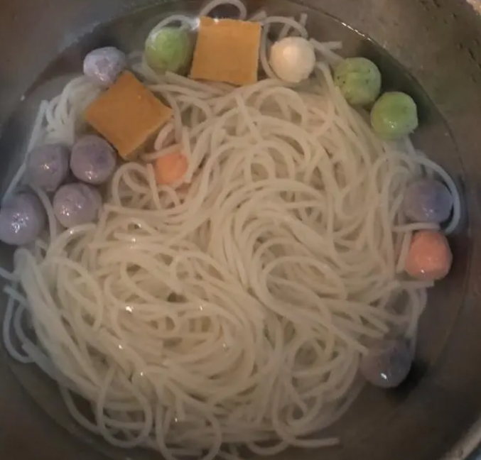 875